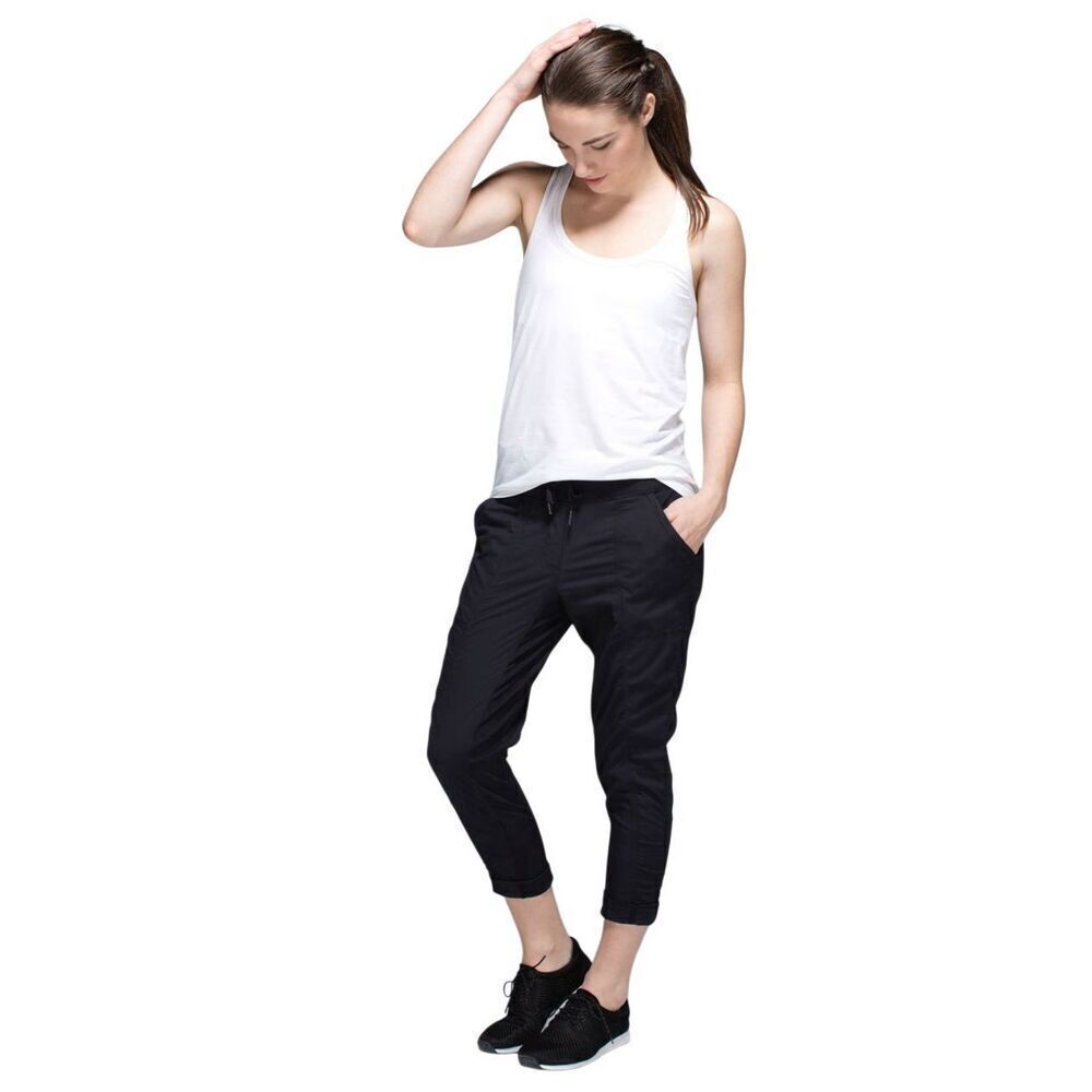 Lululemon Women’s Black Cropped Jogger Pants Size 10 Relaxed Fit Lightweight